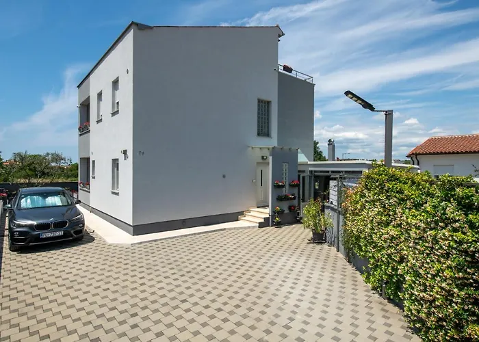 Greta & Ivona דירה *